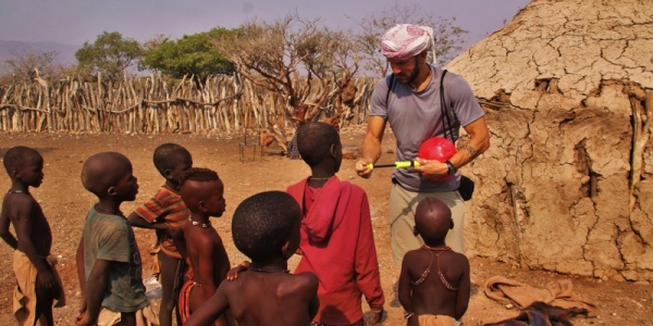 FRA ORFANOTROFI, BIDONVILLE... e HIMBA